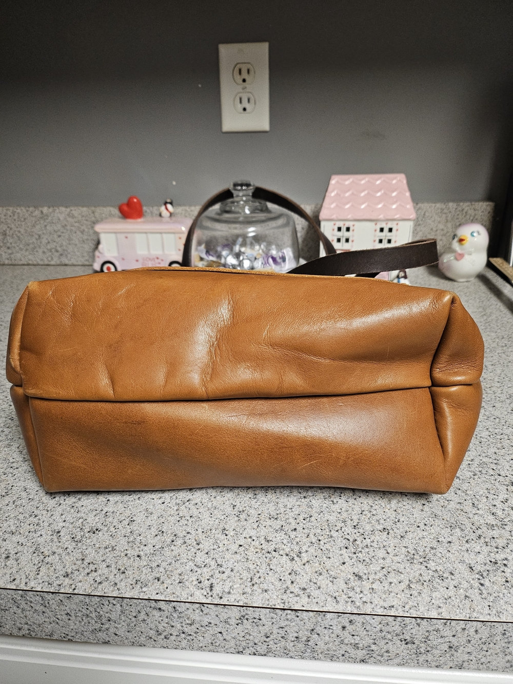 Everyday Leather Tote in Warm Tan with Dark Brown Handles Medium. - Picture 7 of 12